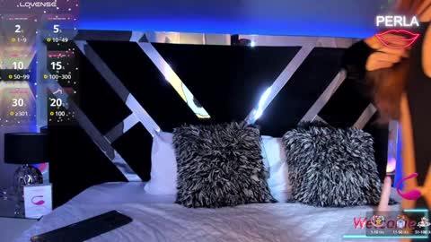 Maxi Rogers online show from 02.06.25