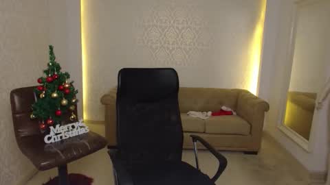 MaxKaiden online show from 12.22.25