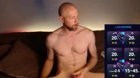 Snapshot of maxrouger chatting on 11.12.25 MaxRouger online show from 11.12.25