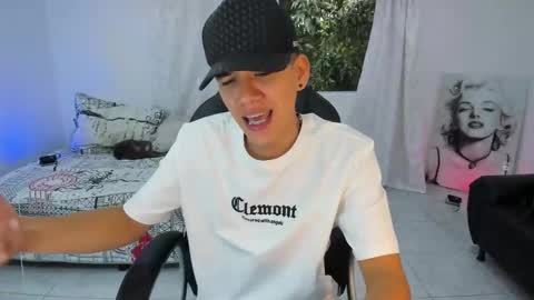 Snapshot of maxthomson_boy chatting on 10.03.25 MaxThomson online show from 10.03.25