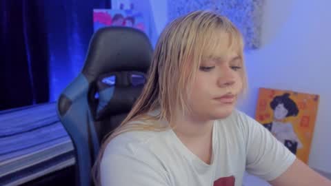 Maxine Minx online show from 01.06.25