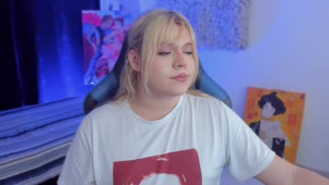 Maxine Minx online show from 01.06.25