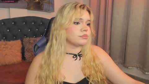 Maxine Minx online show from 02.05.25