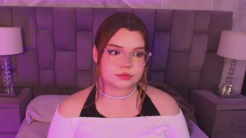 Maxine Minx online show from 11.11.25