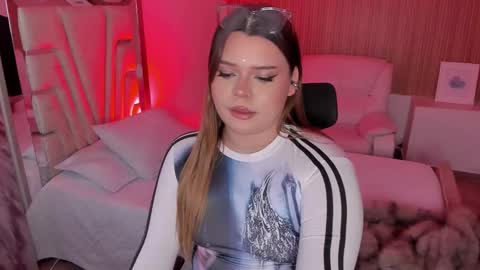 Maxine Minx online show from 11.14.25