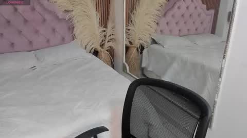 Maxine Minx online show from 12.17.25