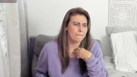 Snapshot of maxzy_star chatting on 11.20.25 Victoria online show from 11.20.25