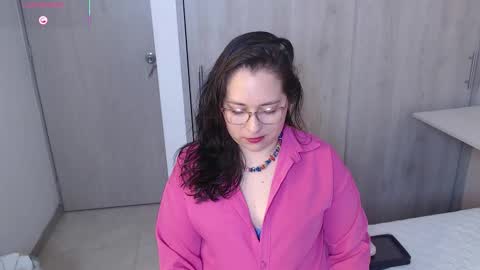 Snapshot of may_bloom chatting on 10.08.25 May online show from 10.08.25