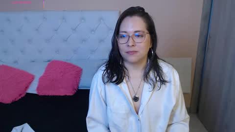 Snapshot of may_bloom chatting on 01.07.26 May online show from 01.07.26