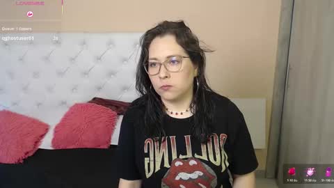 Snapshot of may_bloom chatting on 01.08.26 May online show from 01.08.26