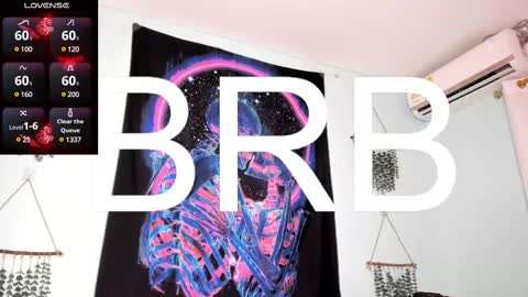 Snapshot of maya__fox chatting on 02.13.25 OF mayitta19 online show from 02.13.25