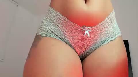 Snapshot of maya__fox chatting on 06.25.26 OF mayitta19 online show from 06.25.26