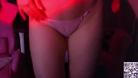 Snapshot of maya_blonde18 chatting on 01.27.25 Maya online show from 01.27.25