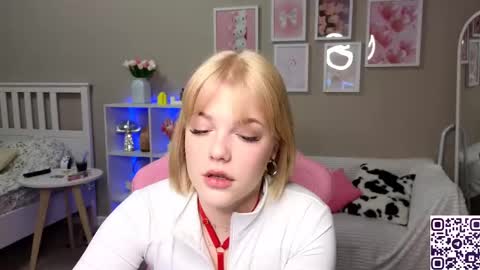 Snapshot of maya_blonde18 chatting on 02.12.25 Maya online show from 02.12.25