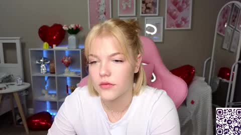 Snapshot of maya_blonde18 chatting on 02.15.25 Maya online show from 02.15.25