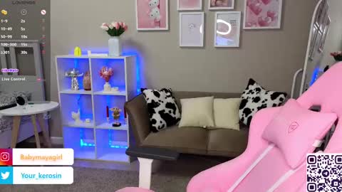 Snapshot of maya_blonde18 chatting on 02.21.25 Maya online show from 02.21.25