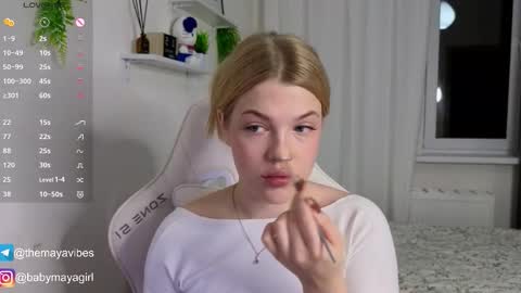 Snapshot of maya_blonde18 chatting on 11.27.25 Maya online show from 11.27.25