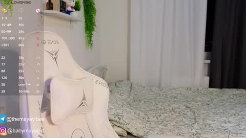 Snapshot of maya_blonde18 chatting on 12.03.25 Maya online show from 12.03.25