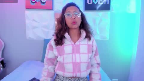 Snapshot of maya_cardona chatting on 12.16.25 Maya online show from 12.16.25