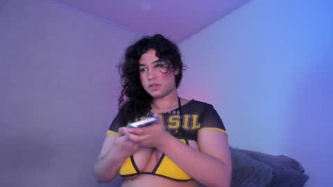 Snapshot of maya_house chatting on 09.18.25 maya_house online show from 09.18.25