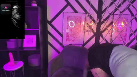 Woman online show from 01.27.25