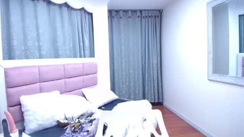 Snapshot of mayaa_ross chatting on 12.07.24 Maya online show from 12.07.24