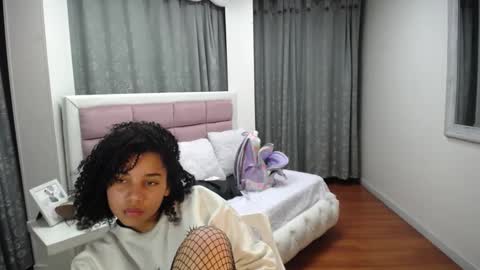 Snapshot of mayaa_ross chatting on 12.15.24 Maya online show from 12.15.24