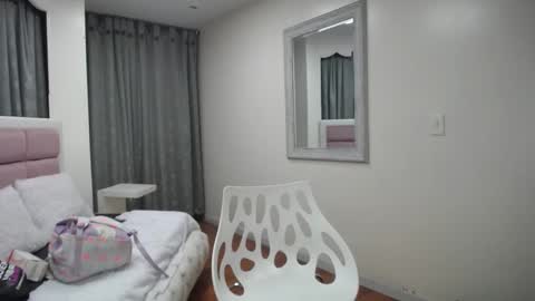 Snapshot of mayaa_ross chatting on 02.04.25 Maya online show from 02.04.25