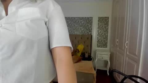 Snapshot of mayaa_ross chatting on 09.12.25 Maya online show from 09.12.25