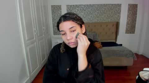 Snapshot of mayaa_ross chatting on 10.01.25 Maya online show from 10.01.25