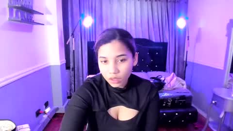 Snapshot of mayaa_ross chatting on 11.18.25 Maya online show from 11.18.25