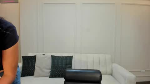 M A Y A    H O F F M A N online show from 02.09.26