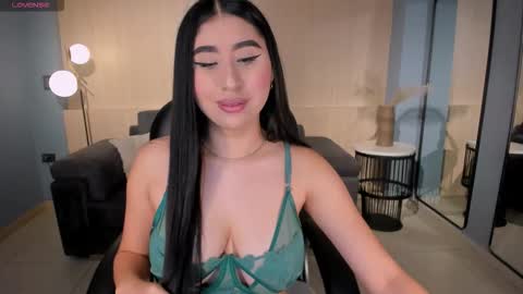 Snapshot of mayamoretti chatting on 01.19.26 Maya online show from 01.19.26