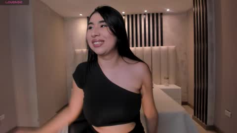 Snapshot of mayamoretti chatting on 02.01.26 Maya online show from 02.01.26