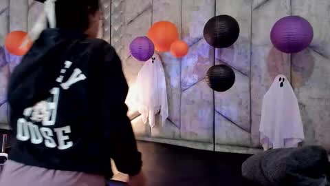 Nicolle Ruselle   Hello my lovely  schedule for great fun from  630 am and end 800 pm Colombian time I wait for you online show from 10.30.25