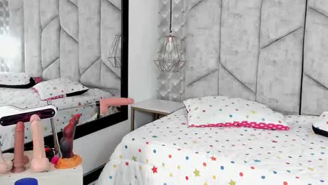 Nicolle Ruselle   Hello my lovely  schedule for great fun from  630 am and end 800 pm Colombian time I wait for you online show from 11.06.25