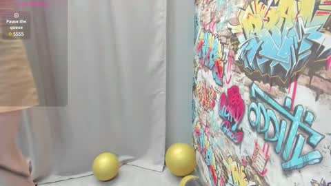 Snapshot of maybe_mia chatting on 02.04.25 Mia GMT2 Mon 3-9 AM Tue 3-9 AM Wed 3-9 AMThur 10 AM - 4 PM Fri 3-9 AM Sat 3-9 AM Sun 3-9 AM. online show from 02.04.25