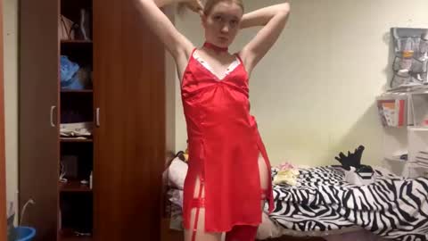 Snapshot of maybelleensminger chatting on 10.19.25 Lola online show from 10.19.25