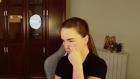 Snapshot of maybloom_ chatting on 10.29.25 maybloom_ online show from 10.29.25