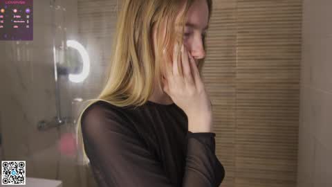 Snapshot of maydaedgin chatting on 01.22.25 Violet online show from 01.22.25