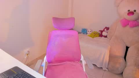 Snapshot of mayproject2 chatting on 02.19.26 may online show from 02.19.26