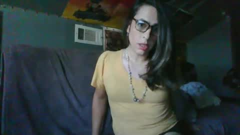 Snapshot of mayra_mayhem chatting on 10.17.25 diana doll online show from 10.17.25