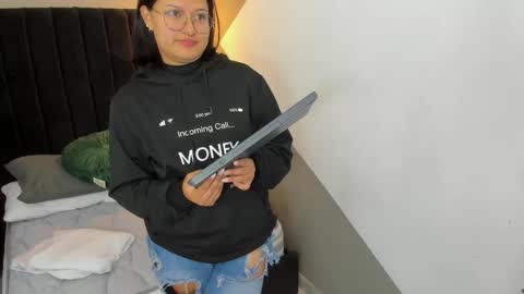 Mayu KIm online show from 11.30.25