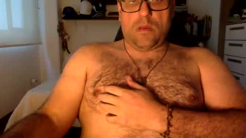 Snapshot of mbotve chatting on 07.23.26 VzlaMan online show from 07.23.26