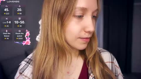 Snapshot of mckenziedyen chatting on 11.02.25 Mary online show from 11.02.25