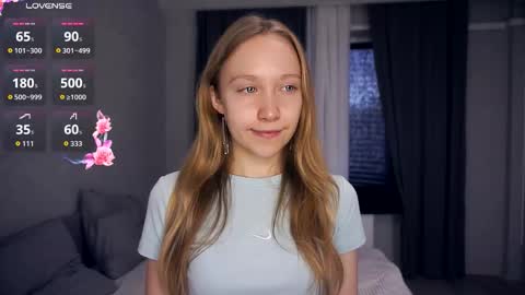 Snapshot of mckenziedyen chatting on 11.05.25 Mary online show from 11.05.25