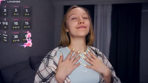 Snapshot of mckenziedyen chatting on 11.06.25 Mary online show from 11.06.25