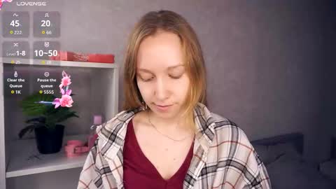 Snapshot of mckenziedyen chatting on 11.07.25 Mary online show from 11.07.25