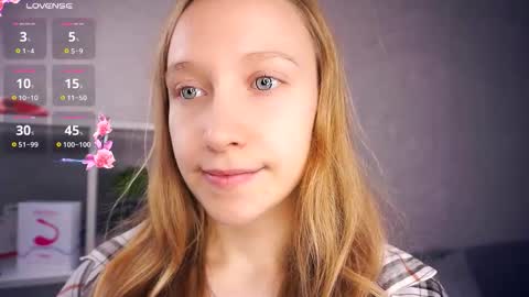 Snapshot of mckenziedyen chatting on 11.08.25 Mary online show from 11.08.25