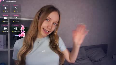 Snapshot of mckenziedyen chatting on 11.10.25 Mary online show from 11.10.25